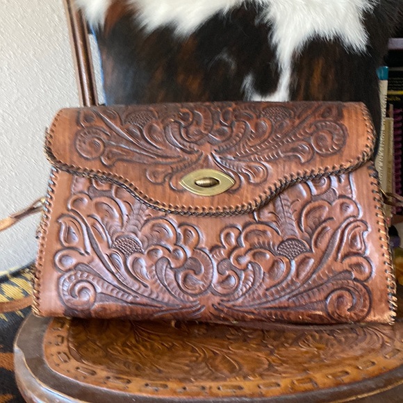 Vintage hand tooled leather purse. - Picture 1 of 10
